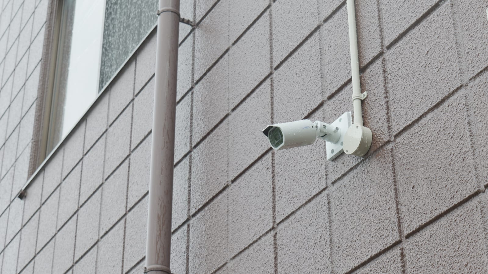 屋外バレット型ネットワークカメラ 外壁設置 ― Panasonic i-PRO
