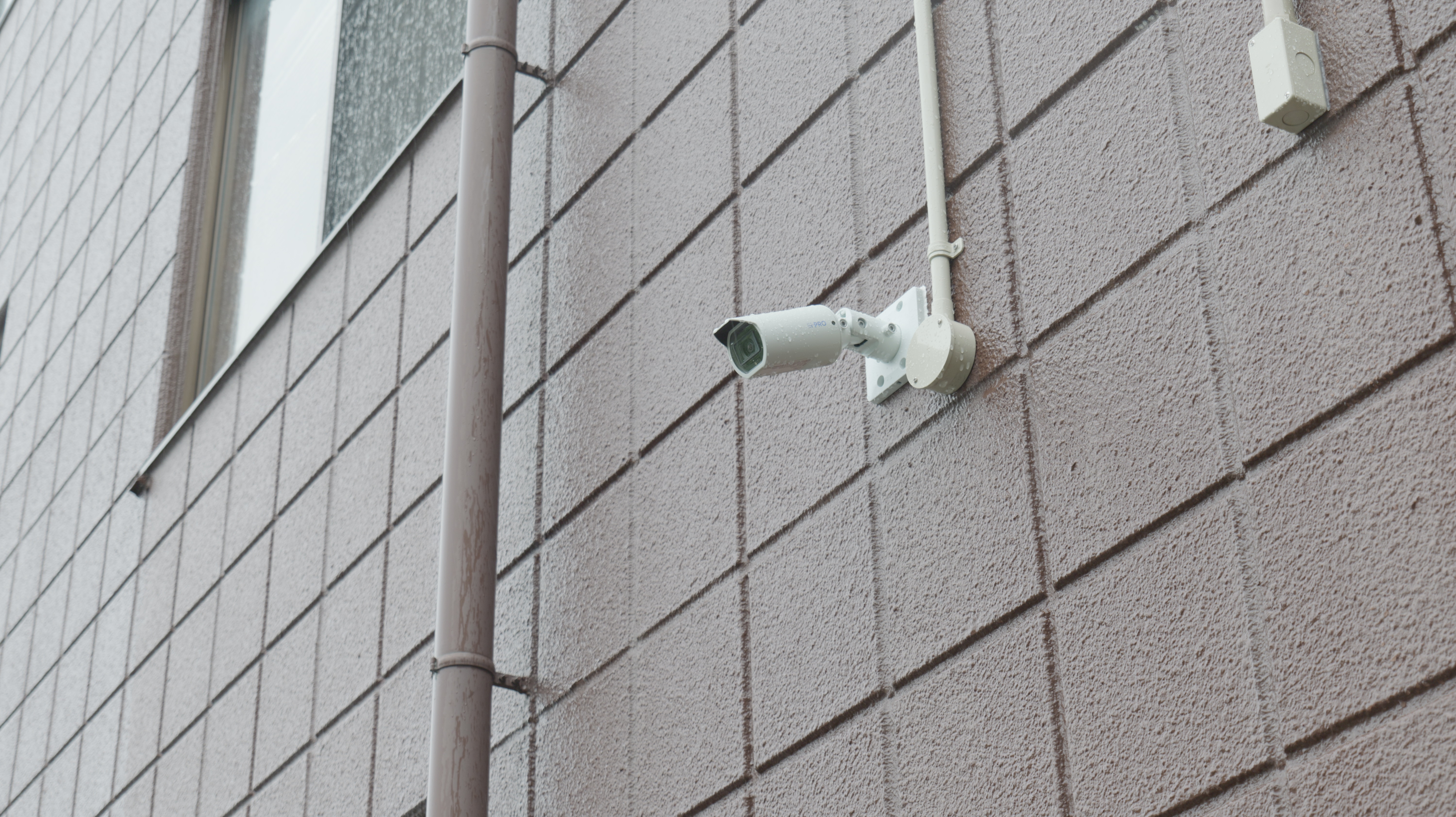 屋外バレットカメラ 外壁設置