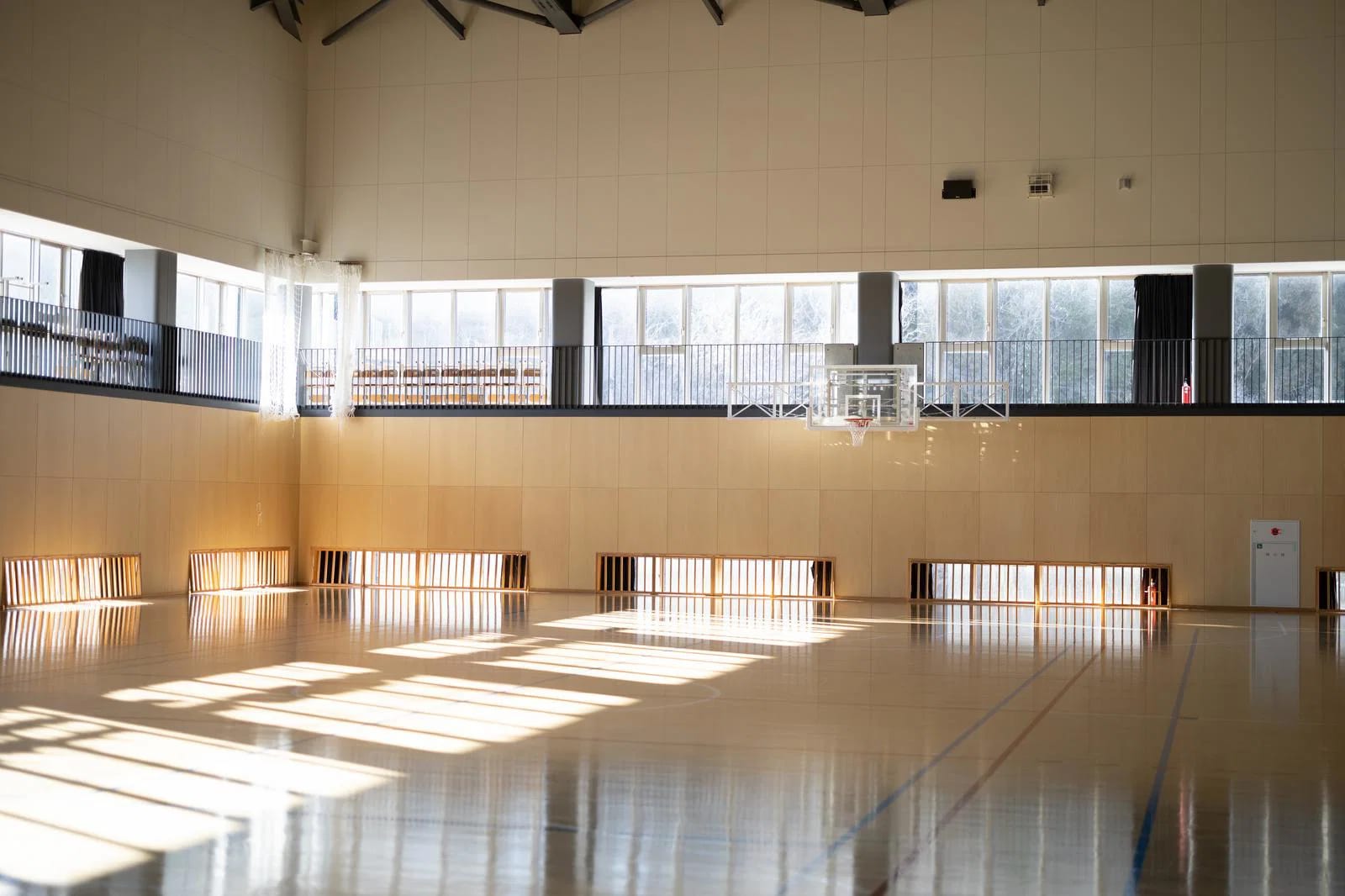 学校体育館の内観