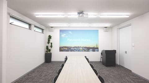 会議室のハウリング・「音が聞き取りにくい」を解決する音響設備の選び方｜設備担当者が知っておきたいポイント